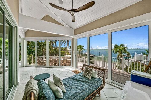 9880 Gassparilla - 2 Boat Lifts, 39' Ft Dockage - Private Pool - Sleeps 12 - January Special Price!