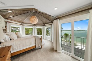 Työpöytä, silitysrauta/-lauta, internet