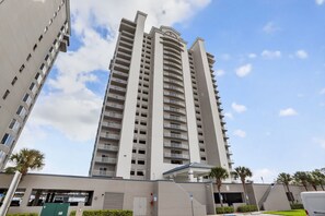 Exterior - Resort Condo 1 mile from Disney! Enhance your vibe at The Grand Azure 2 Bedroom. (Orlando)