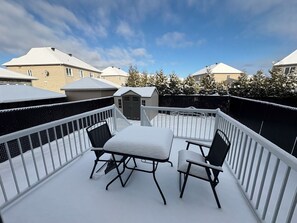 Terrace/patio - 4BR Townhouse 5-Min to DIX30 20-Min to Downtown (Brossard)