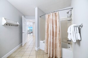 Hair dryer, towels - Magnificent Views, 2 Beachfront Bedrooms, 45' Wide Balcony! Spacious, Low floor! (Gulf Shores)
