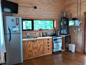 Kylskåp, mikrovågsugn, ugn och spishäll