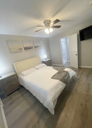 4 bedrooms, iron/ironing board, free WiFi, bed sheets - Serene Private Renovated Charleston Getaway (North Charleston)