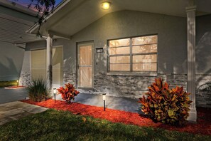 Exterior - BRAND NEW REMOLDED Bay Breeze On The Coast (Hernando Beach)