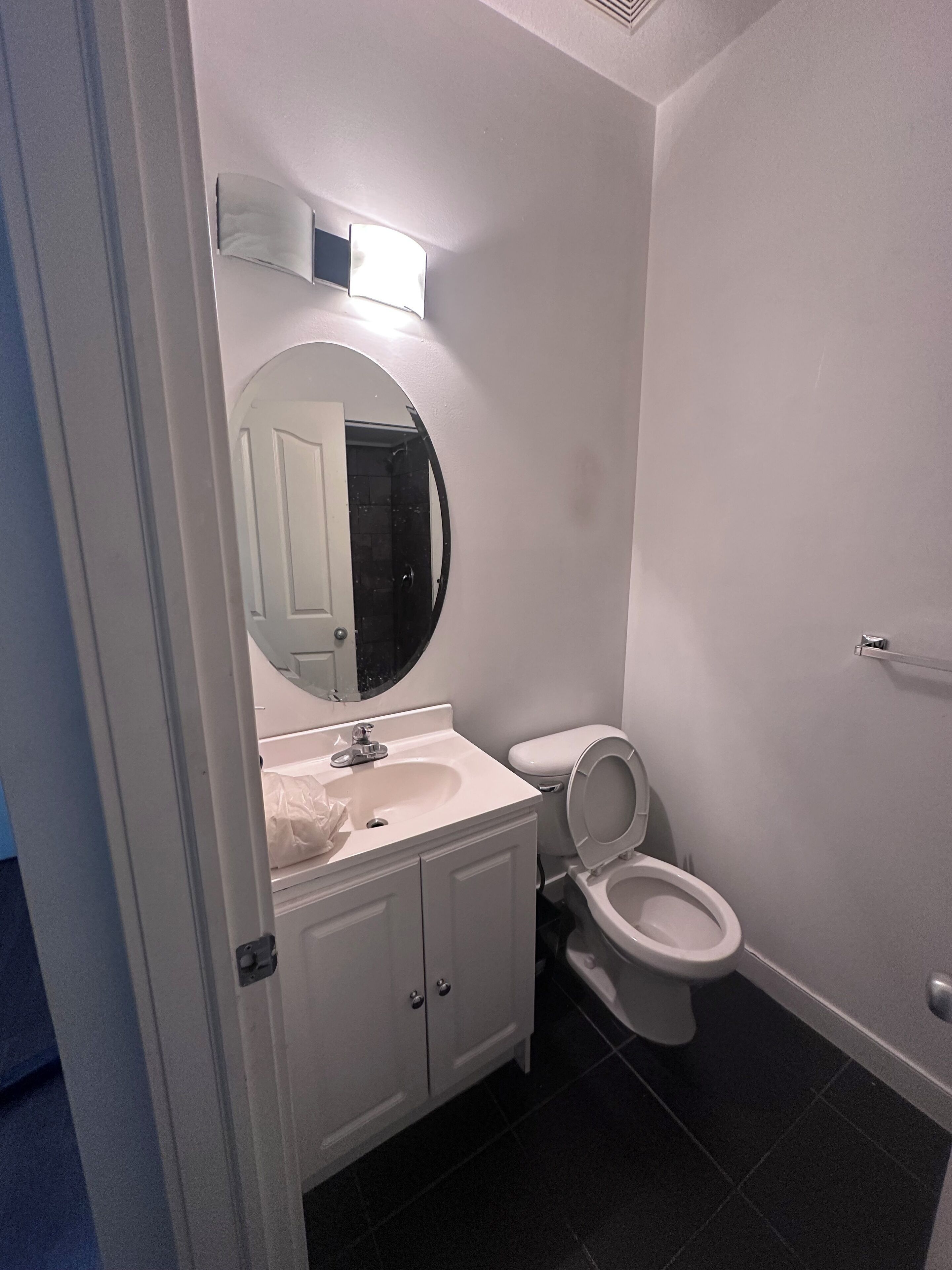 Shower, bidet, towels, toilet paper