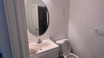 Shower, bidet, towels, toilet paper