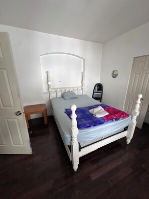 1 bedroom, free WiFi, bed sheets - Your Cozy Calgary Getaway – Free Parking, Wi-Fi & Easy City Access (Calgary)