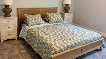 3 bedrooms, desk, iron/ironing board, free WiFi