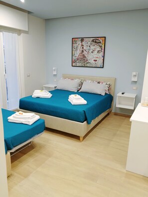 Family Quadruple Room, Balcony | Desk, laptop workspace, free cribs/infant beds, travel crib - L'Oasi del Poeta (Crotone)