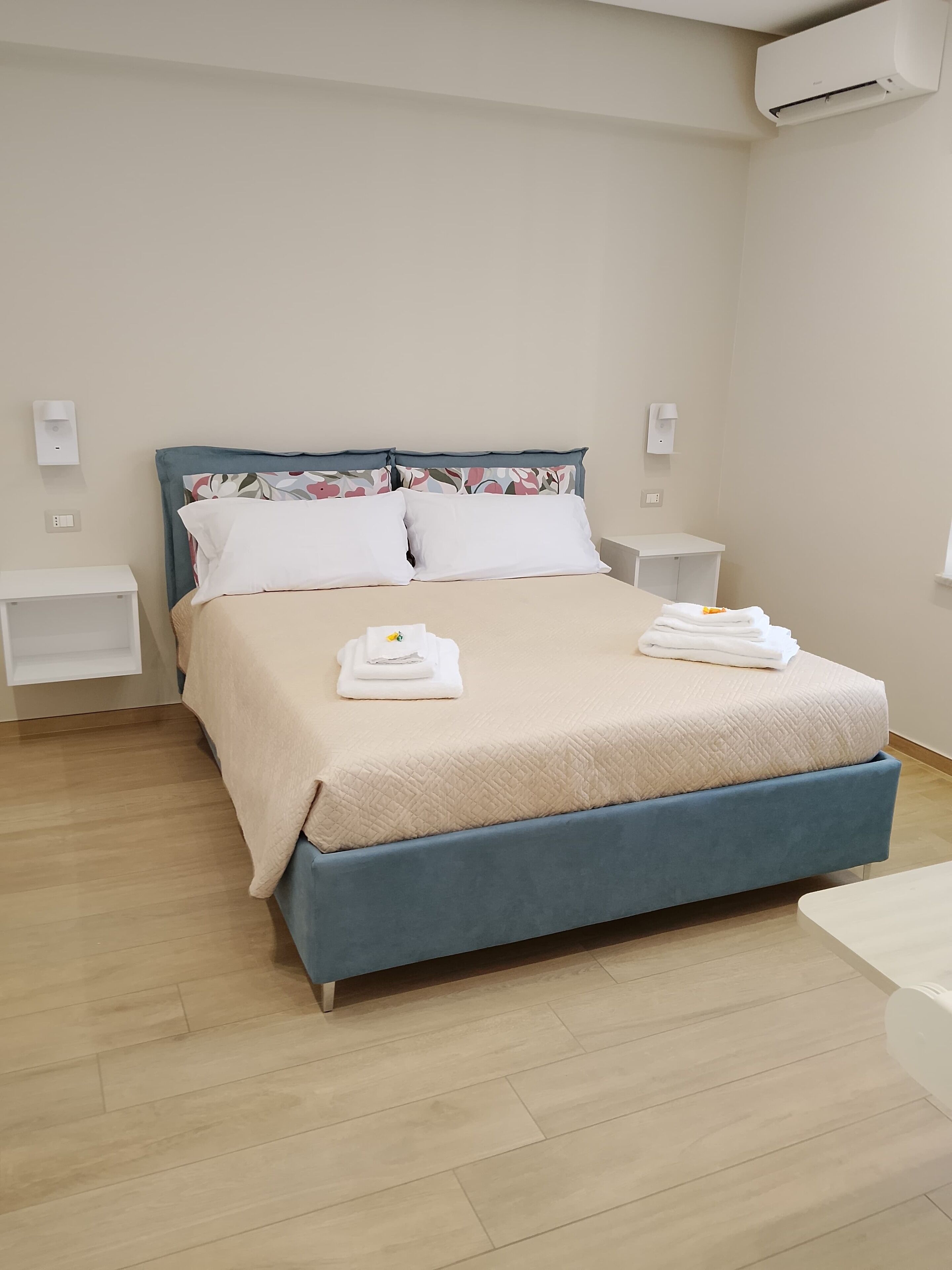 Comfort Triple Room | Desk, laptop workspace, free cribs/infant beds, travel crib