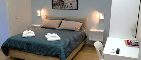 Family Quadruple Room, Ensuite | Minibar, desk, laptop workspace, free cribs/infant beds