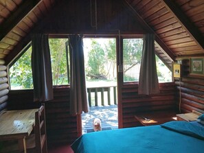 Ferienhütte, 1 großes Einzelbett, eigenes Bad, Bergblick | Schreibtisch, laptopgeeigneter Arbeitsplatz, Bettwäsche