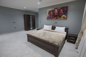 2 makuuhuonetta, silitysrauta/-lauta, ilmainen Wi-Fi, vuodevaatteet