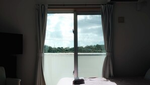 Comfort kamer, 1 twee- of 2 eenpersoonsbedden, balkon, uitzicht op heuvels