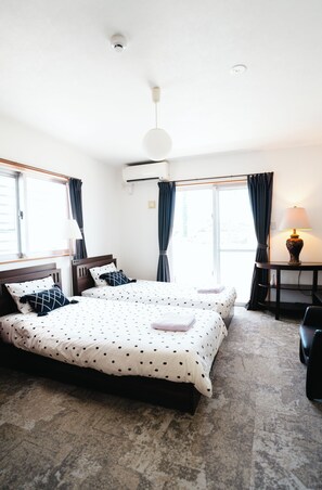 Comfort Double or Twin Room, Balcony, Hill View | Free WiFi - Loveokinawa-Zakimi House (Yomitan son, Nakagami gun,)