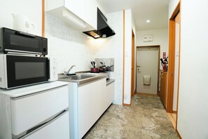 Chambre Confort double ou avec lits jumeaux, balcon, vue sur la colline | Système d’insonorisation, accès au Wi-Fi (inclus)