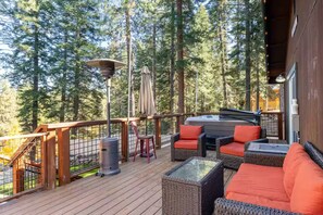 Terrace/patio - Modern Mountain Escape: Upper Level - Hot Tub & Pups (Truckee)