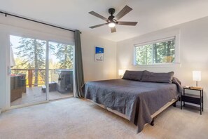 3 bedrooms, desk, free WiFi, bed sheets - Modern Mountain Escape: Upper Level - Hot Tub & Pups (Truckee)