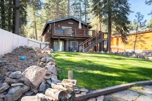 Exterior - Modern Truckee Escape Upper Level - Hot Tub and Dogs Welcome (Truckee)