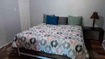 3 bedrooms, iron/ironing board, WiFi, bed sheets