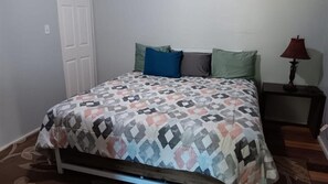 3 slaapkamers, een strijkplank/strijkijzer, wifi, beddengoed