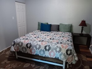 Iron/ironing board, bed sheets