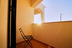 Terrace/patio - Villa sunset Solarenga is quiet villa w / private pool 10min from the beach (Lagoa)