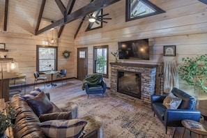 TV connectée, cheminée, jeux vidéo, baby-foot