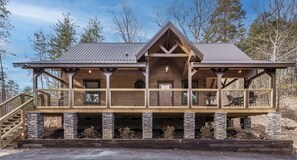 Exterior - Woodland Cabin, Huge Wraparound Deck & Loft (Sevierville)