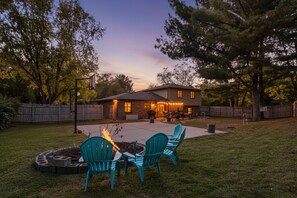 Property grounds - Winter stay Family Fun with game room & backyard (Greenwood)