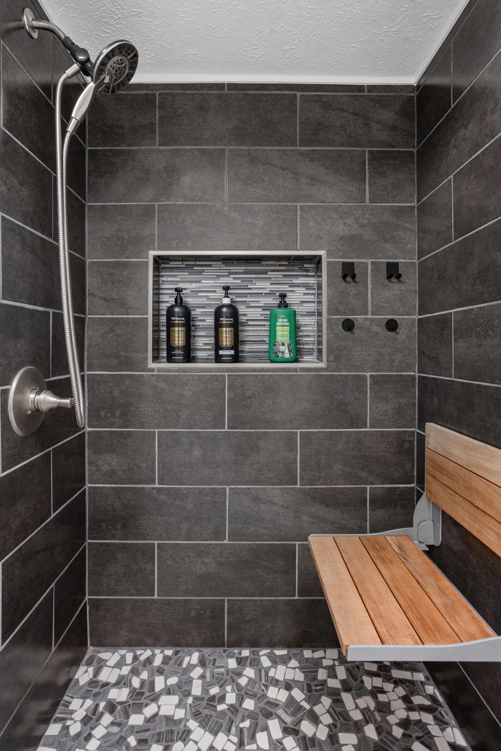 Sèche-cheveux, bidet, serviettes fournies, savon