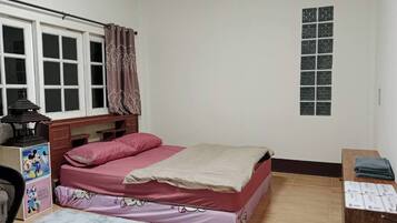 Iron/ironing board, WiFi, bed sheets