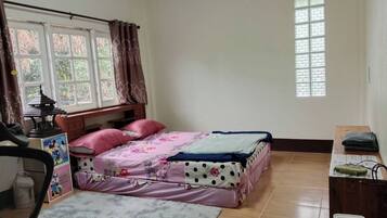 Iron/ironing board, WiFi, bed sheets