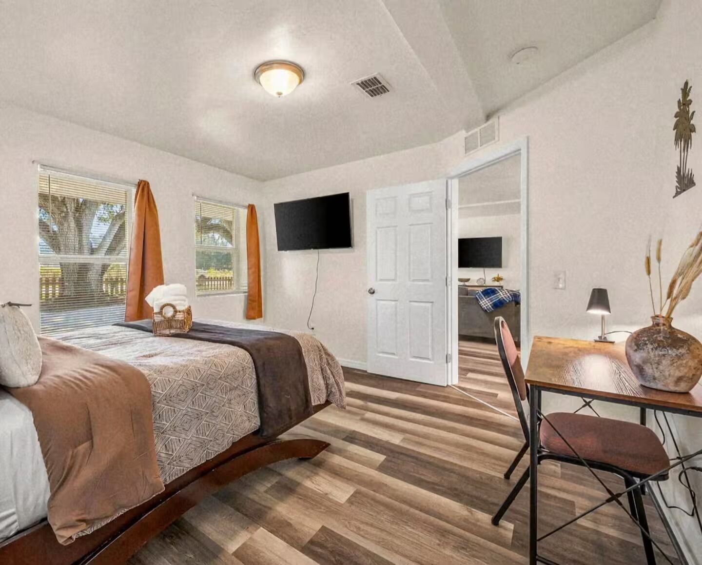 6 bedrooms, iron/ironing board, free WiFi, bed sheets