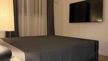 1 bedroom, desk, iron/ironing board, free WiFi