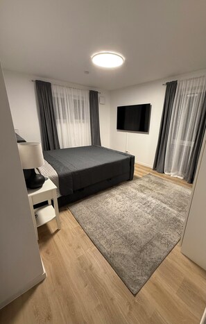 1 多间卧室、办公桌、熨斗/熨衣板、免费 WiFi