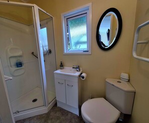 Bathroom - “Looking for the Best Affordable B&B Accommodation in Waikanae?” (Waikanae)