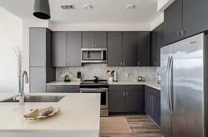 Mikrowelle, Ofen, Herdplatte, Geschirrspüler