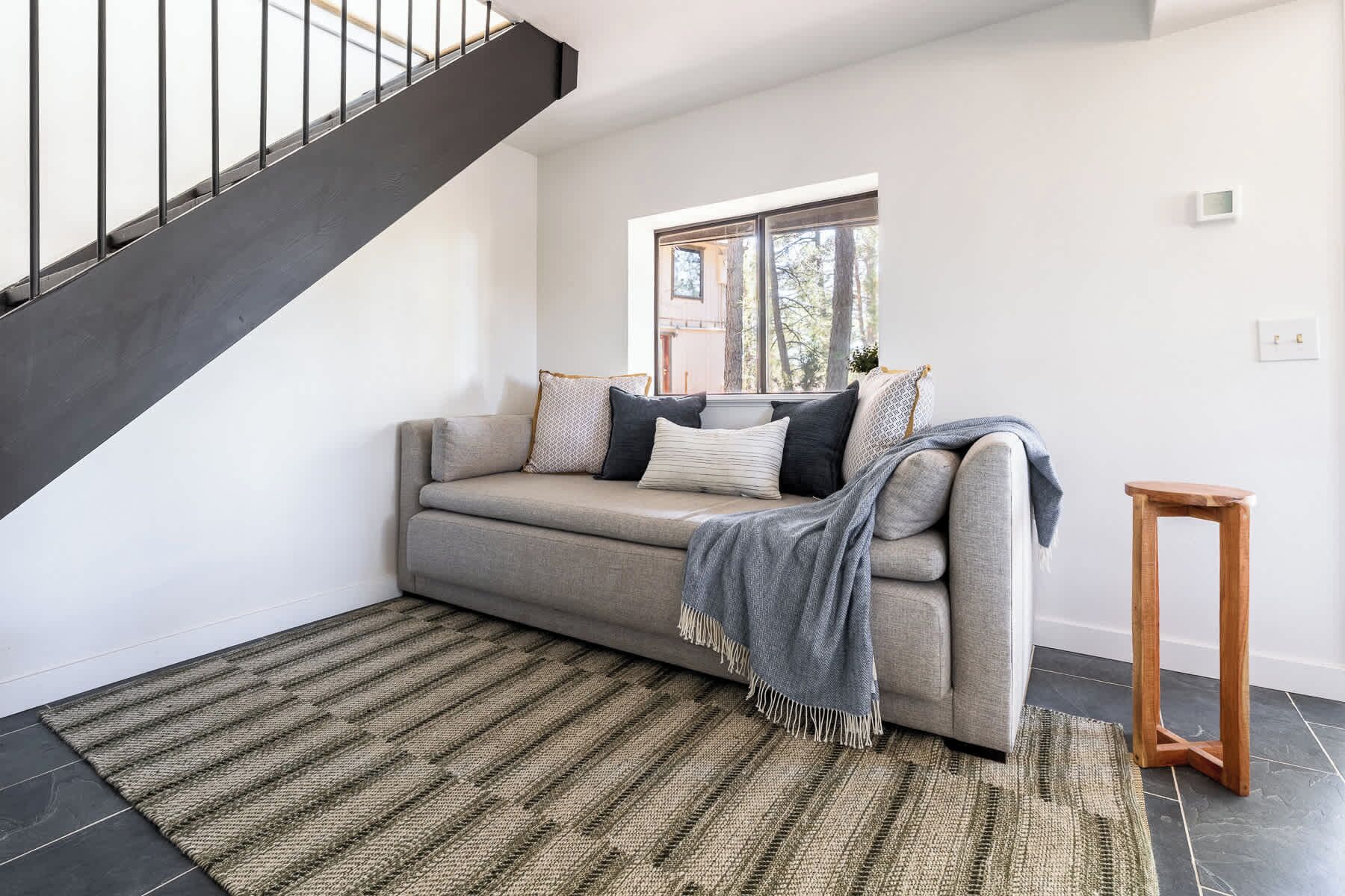 TV, peis og kontorer