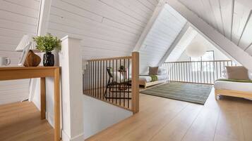 3 多间卧室、办公桌、WiFi、床单