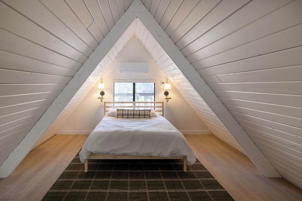 Een bureau, wifi, beddengoed