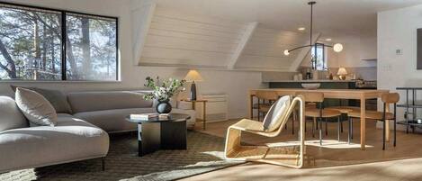 Televisión, chimenea y oficina