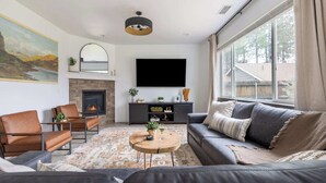 TV, fireplace, offices - 5BR Flagstaff Forest Home Mountain Retreat (Flagstaff)