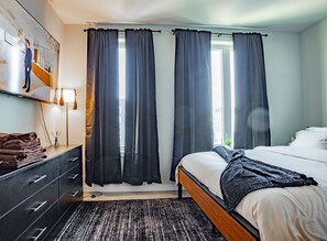 2 bedrooms, iron/ironing board, free WiFi, bed sheets - Prime/Sky-view 2BD Apartment In Northern Liberties (Philadelphia)