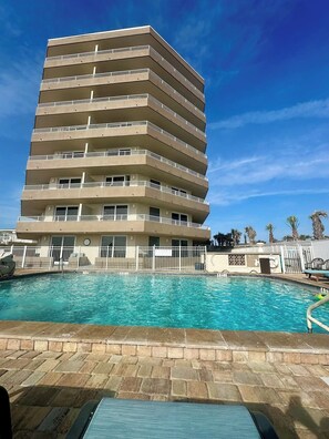 Pool - Ocean front 2 bed/2bath condo Daytona Beach Shores (Daytona Beach)