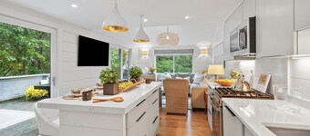 Serene 3-bedroom condo in charming Martha's Vineyard Oak Bluffs.