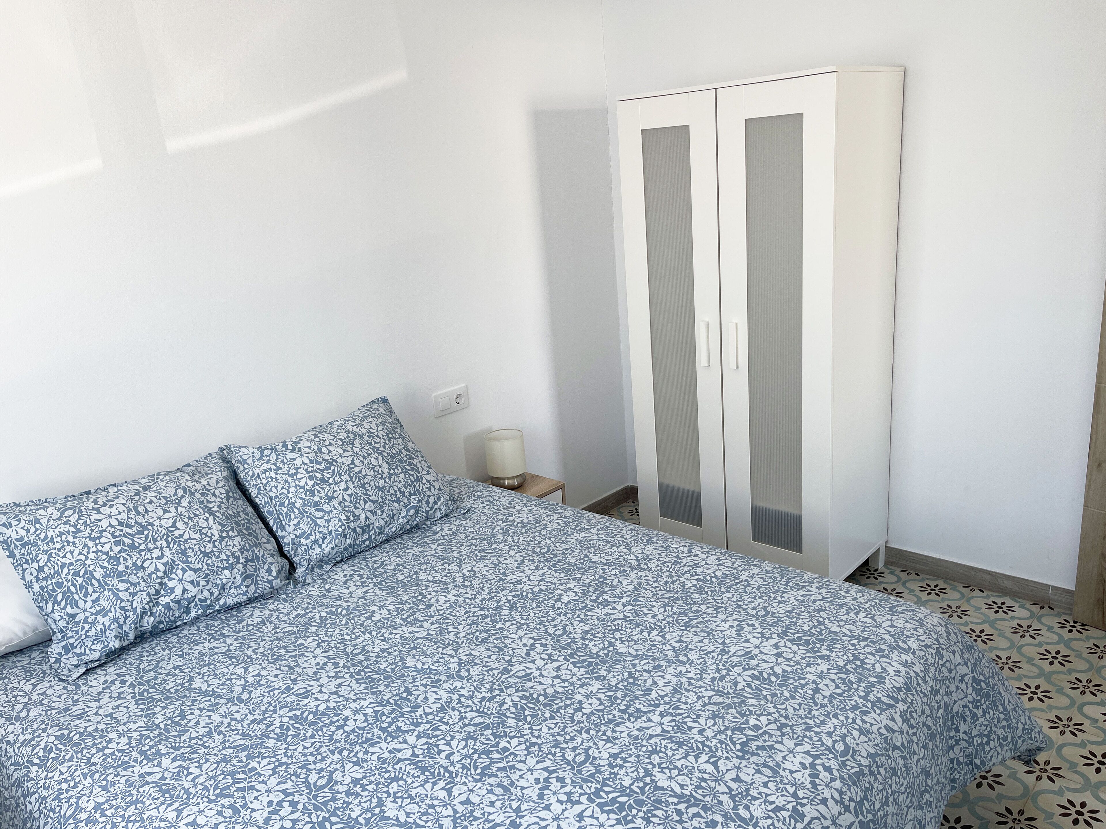 Lit parapluie, Wi-Fi gratuit, draps fournis