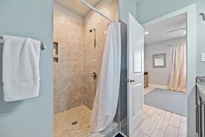 Shower, hair dryer, towels, soap - 2 Min Walk To Beach, Pool, 2 King Suites, Poolview Balcony, 3BR, Sleeps 12 (Gulf Shores)