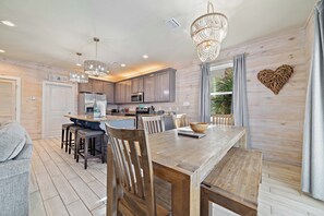 Dining - 2 Min Walk To Beach, Pool, 2 King Suites, Poolview Balcony, 3BR, Sleeps 12 (Gulf Shores)