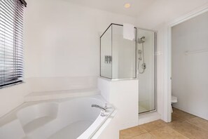 Hair dryer, towels, soap, shampoo - 6BR Disney Villa, Heated Pool and Game Room (Kissimmee)